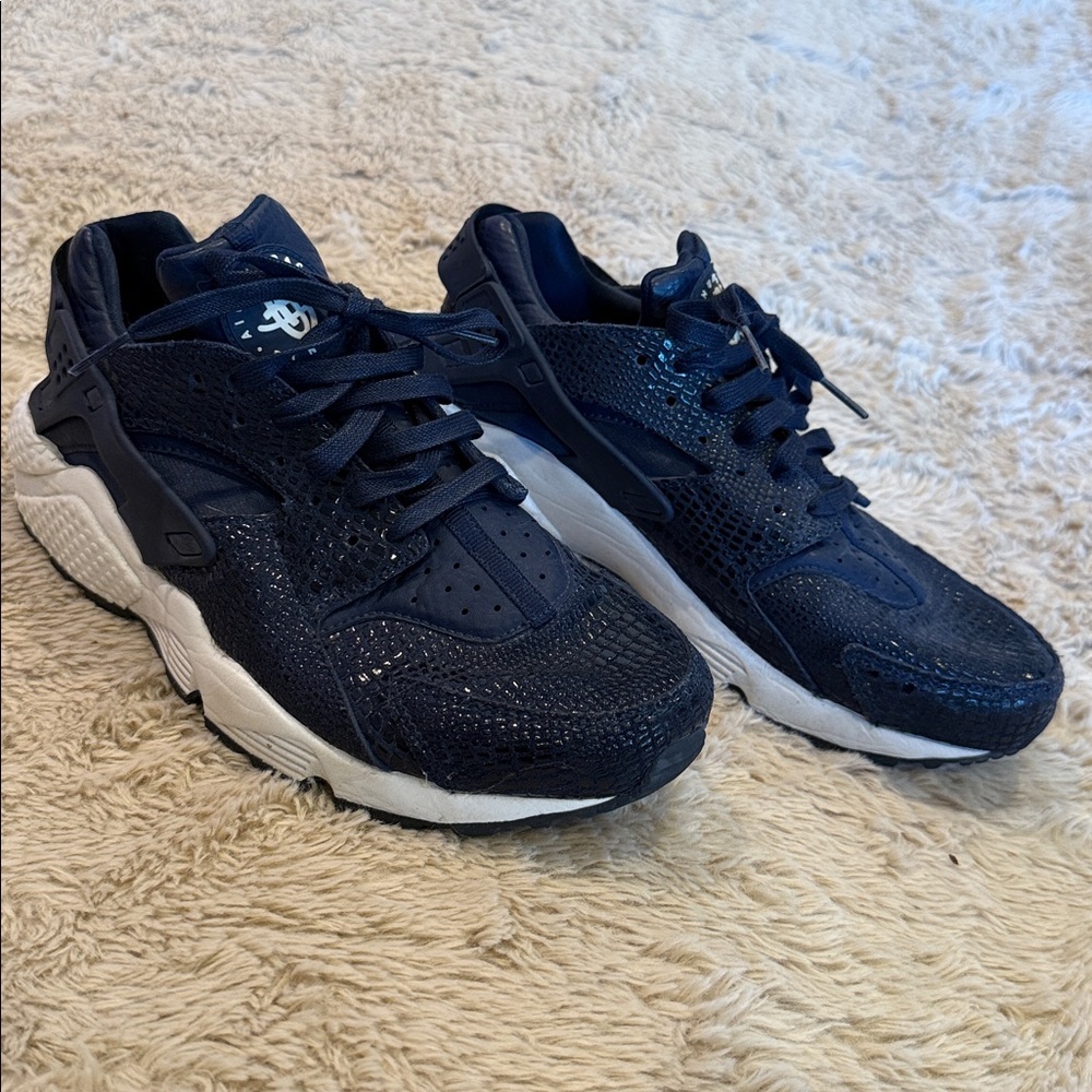 Nike Size 10 WMNS AIR HUARACHE RUN PRINT 'CANNON CROCODILE' - Picture 3 of 8